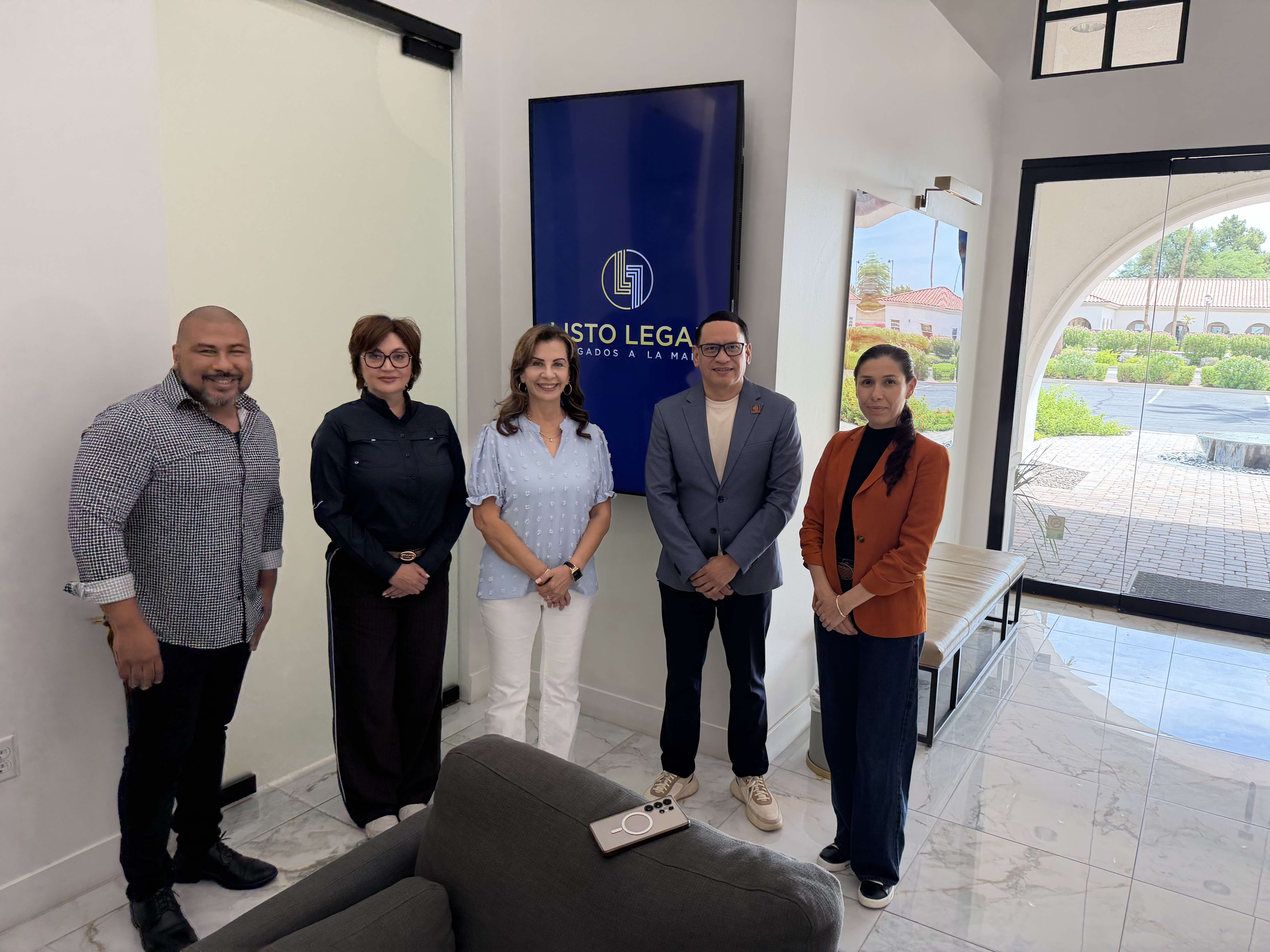 Voz Luis Sanchez participating in an Arizona and Sonora business meeting